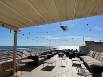 Sur la terrasse aux toit