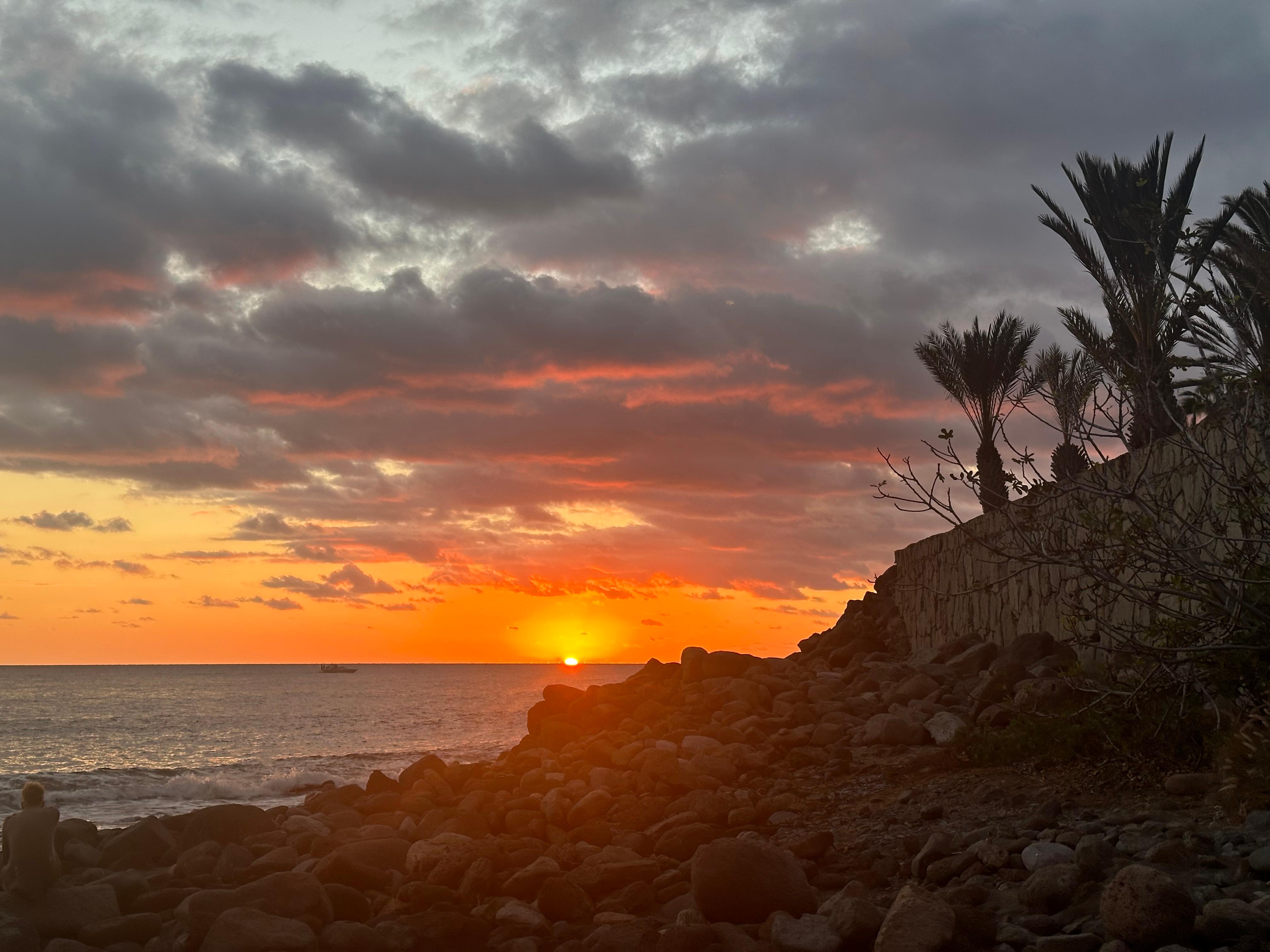 Sunset in Taurito beach 