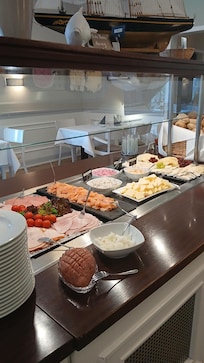 Div. pÄlÊg og ost til morgenmad