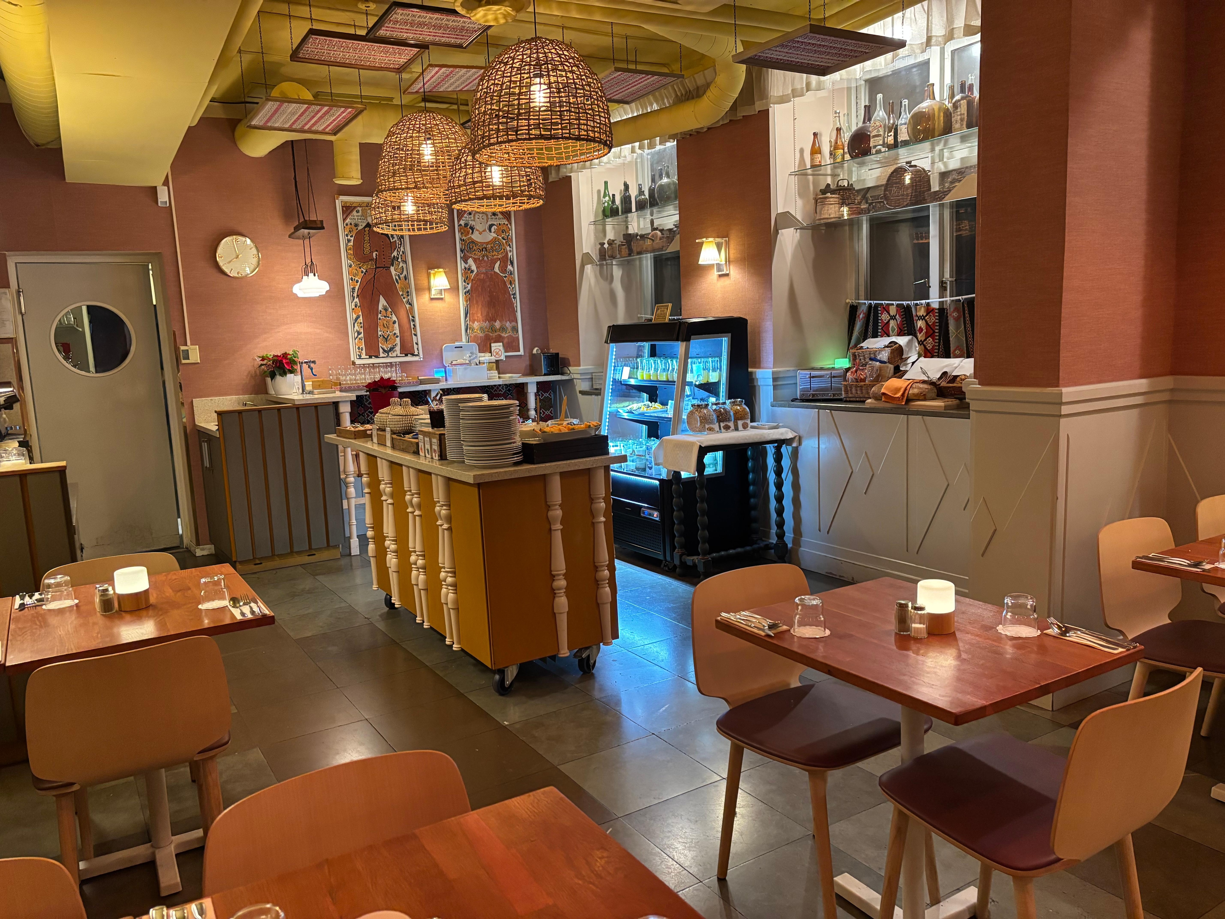 Nice comfortable dining room. Breakfasts were delicious!