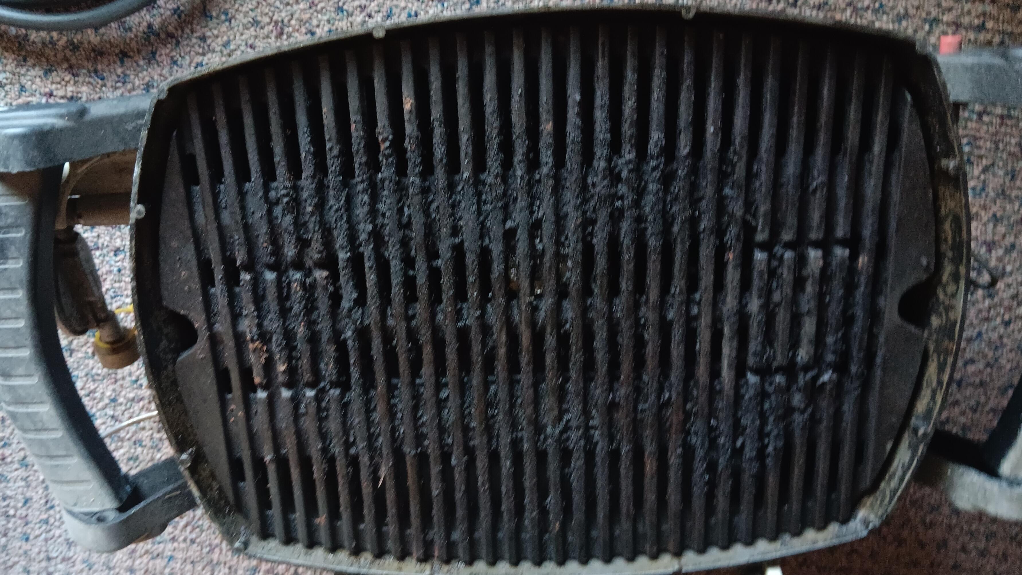 Small grill we were told to use & PLEASE clean afterwards!  This is how it looked when we opened the lid!