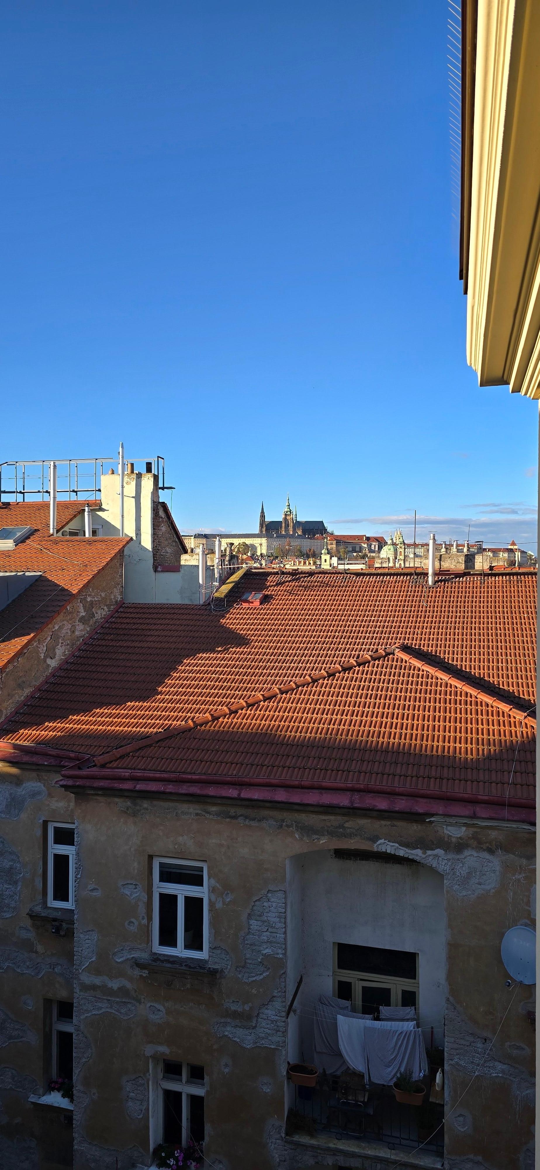 Ausblick vom Wohnzimmer und Balkon
