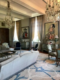 Sitting room with incredible art!