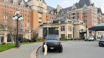 Our defender car @theempress hotel with our lil chuchay