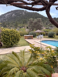 Blik vanaf de barbecue, veel privacy