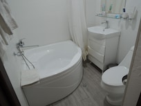 バスタブの型は部屋ごとに違うと思います。ヨガ座りが出来ました。