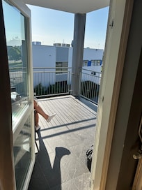 Dubbelt så stor balkong som rum.