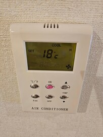 部屋のリモコンを最強冷房設定