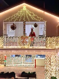 Este es un costado interior del hotel , muy decorado todas las paredes