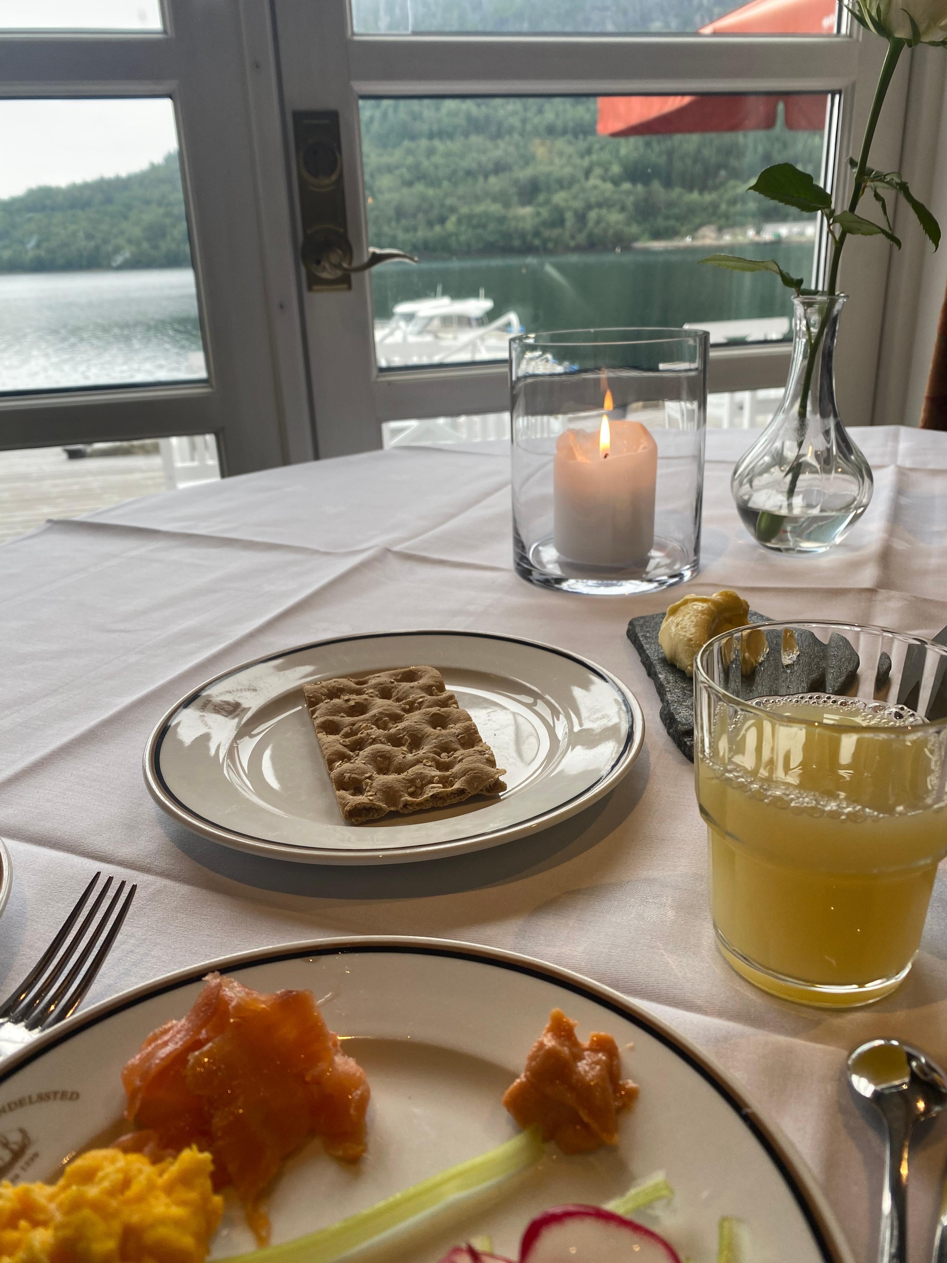 Topp mat i restauranten. Flott service av unge kelnere. 