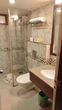 Clean spacious en-suite