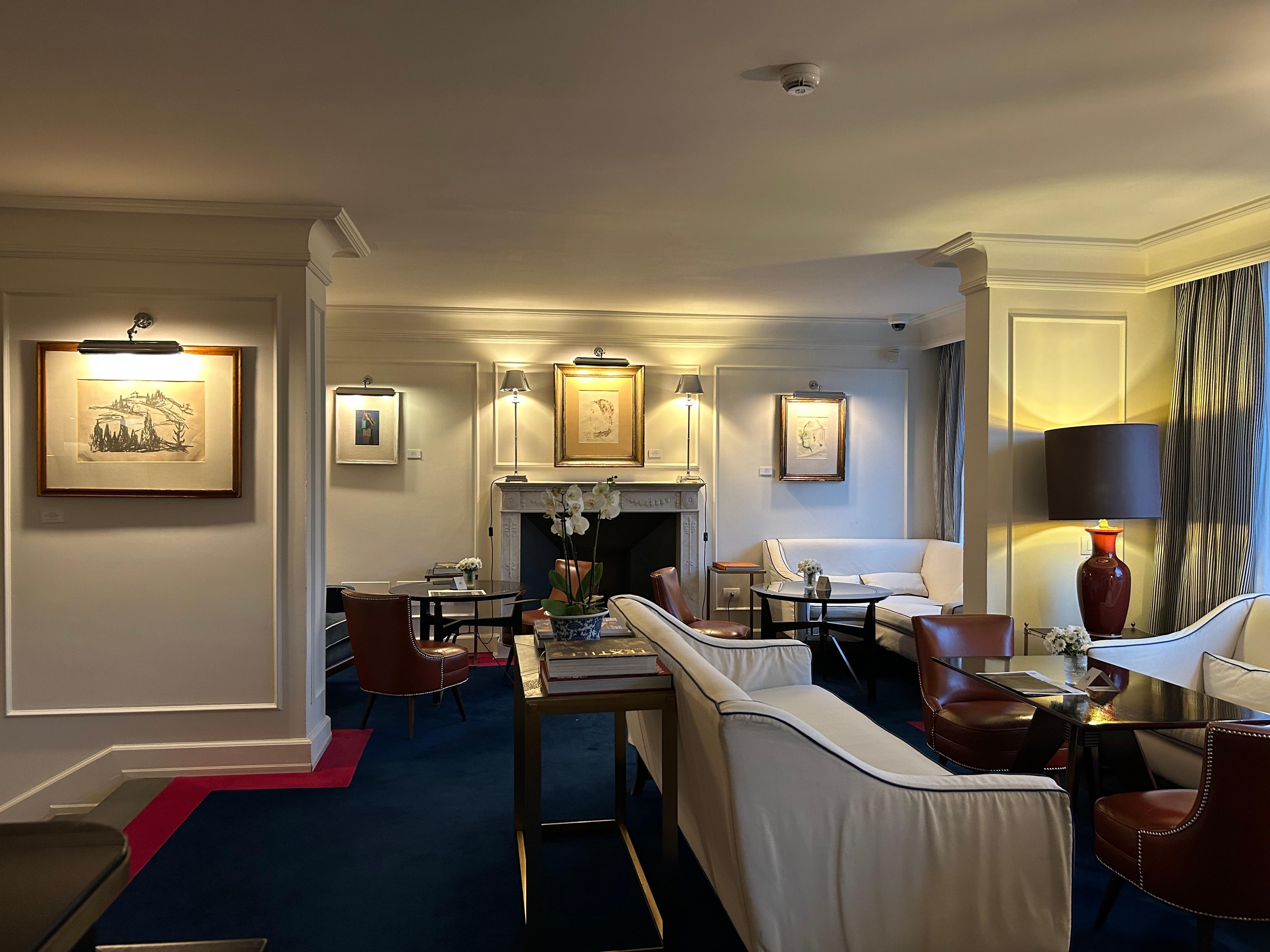 フロン  ト近くのBar&Bistro