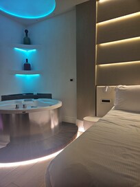 In suite jet tub for jr suite.  Seperate bathroom for shower.  Very tall 7 foot tall rain style.  Perfect for a tall visitor.