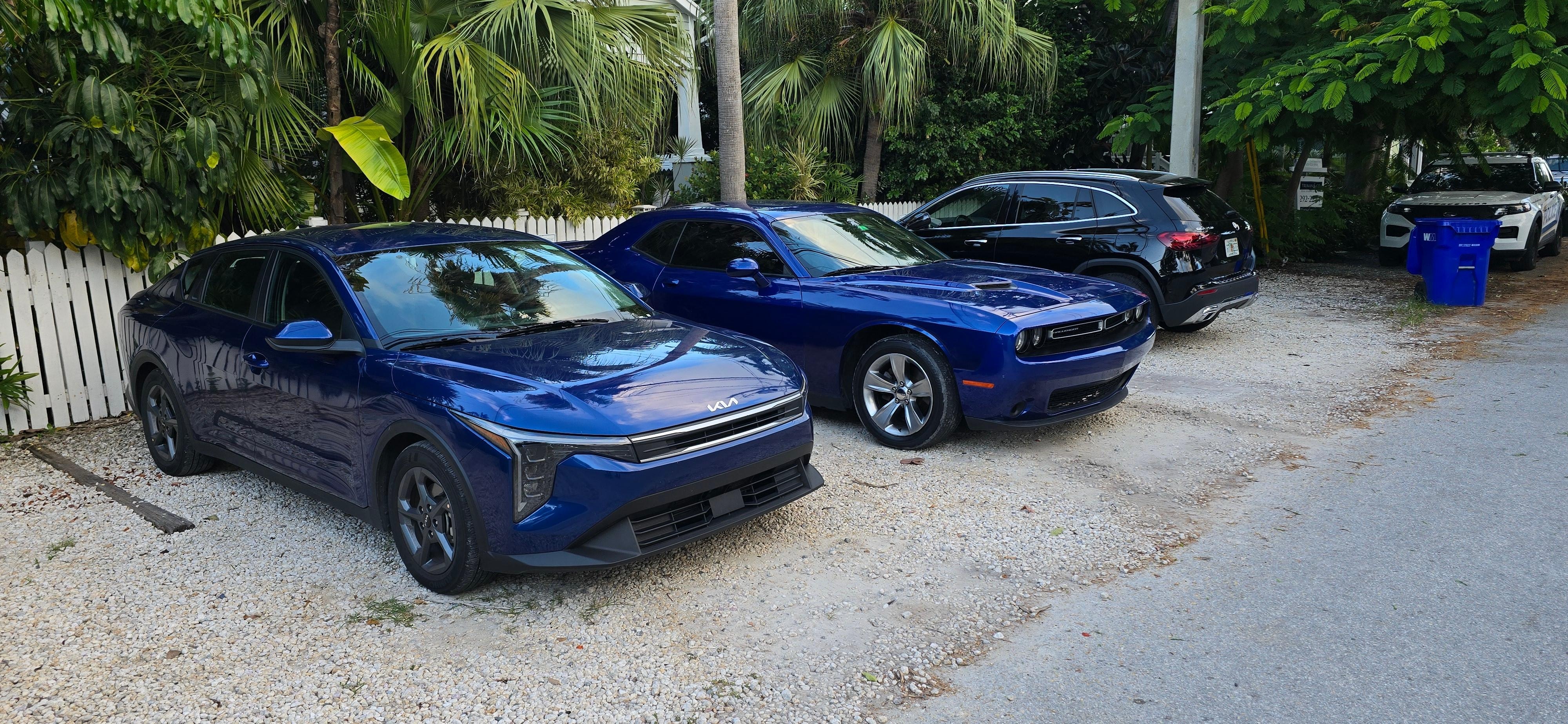 Paikka sijaitsee hiljaisen kadun varrella