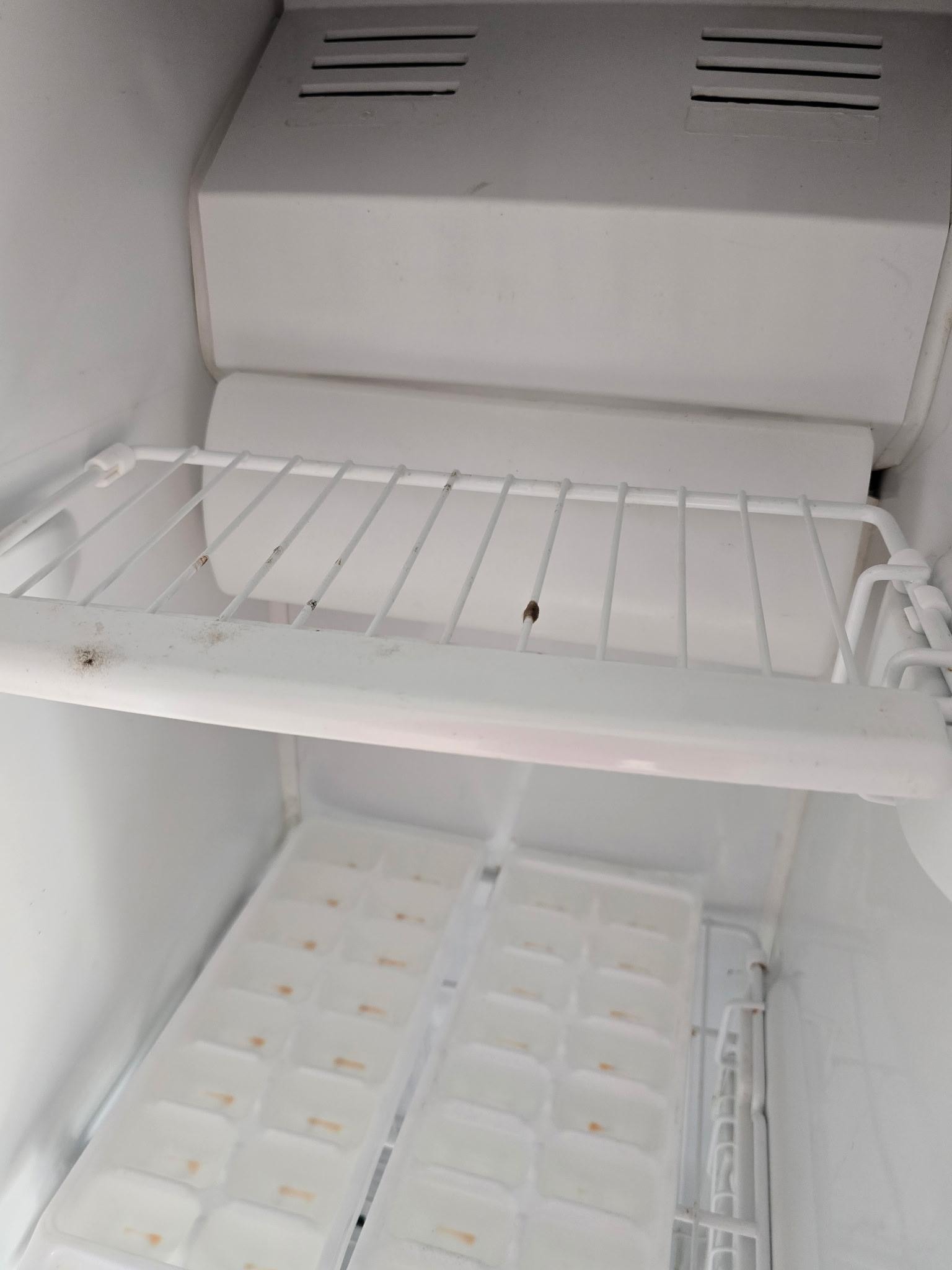 Dirty unfuctioning fridge