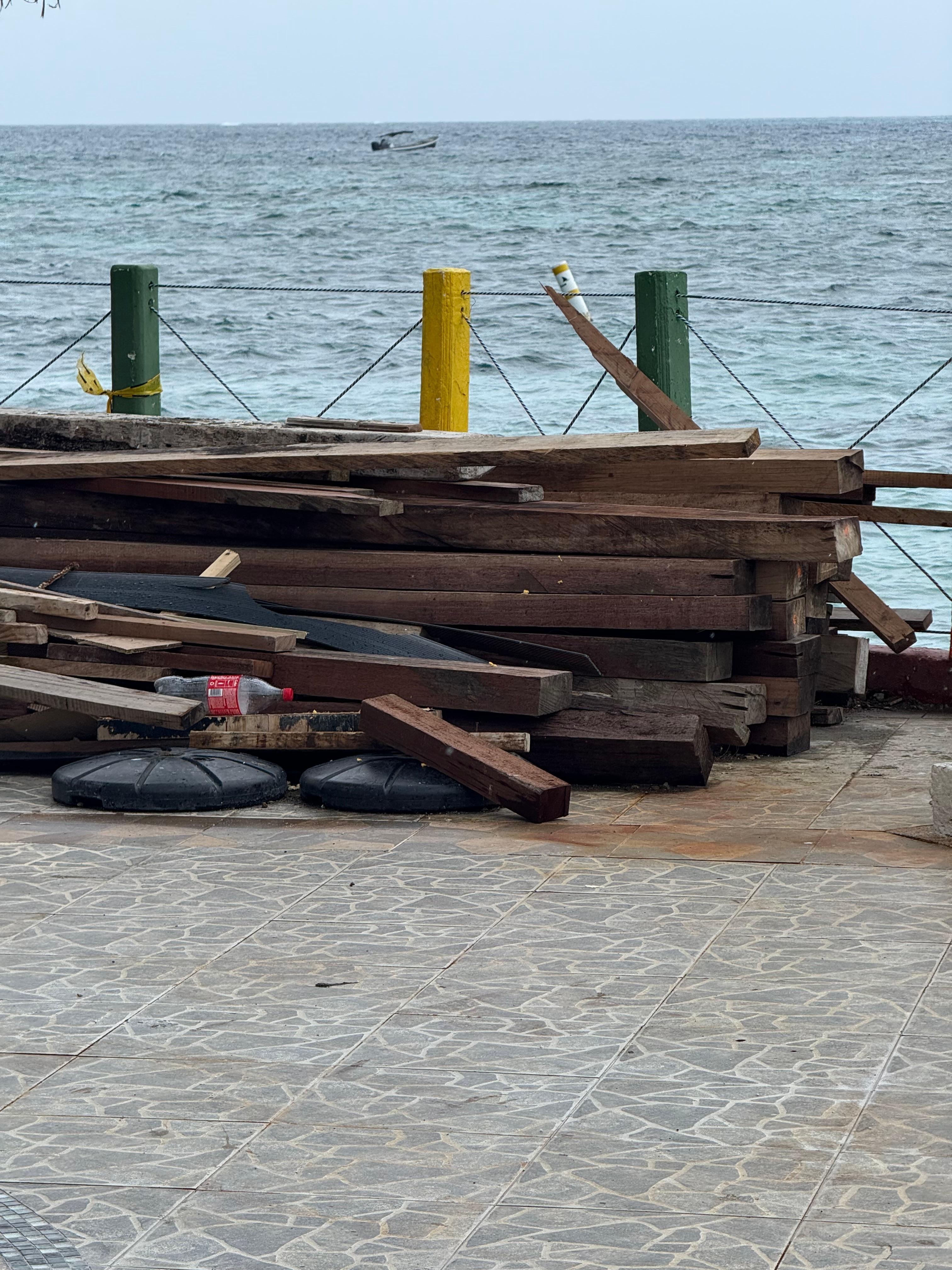 Materiales de construcción en el hotel. 
