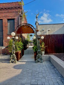 Elsie’s Daughter Restaurant entrance