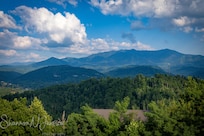 Great view from the main level deck...love the Smokey mountains and how the clouds and fog change the landscape daily.