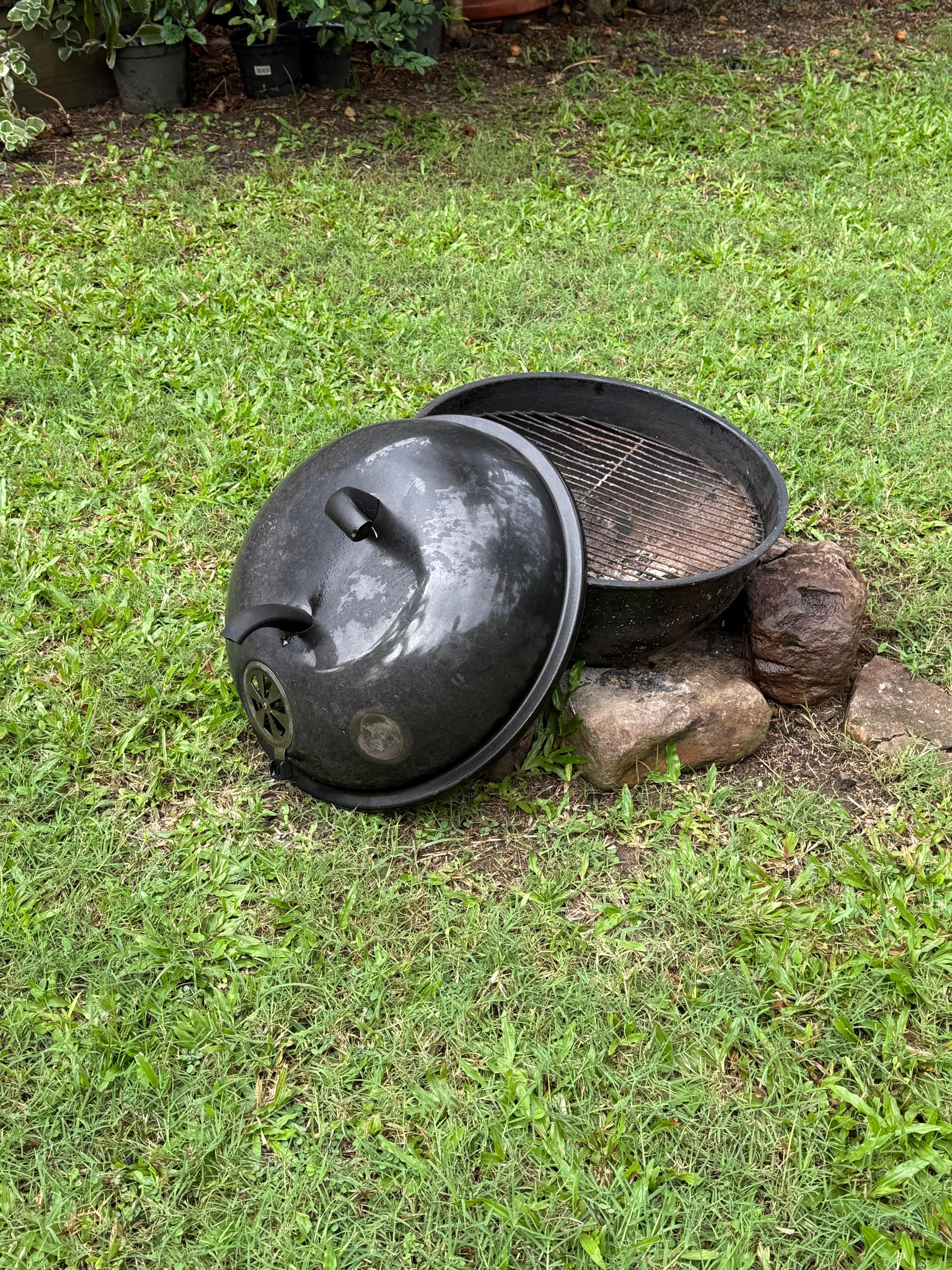 No gas grill, just a beat up small Weber, on the ground