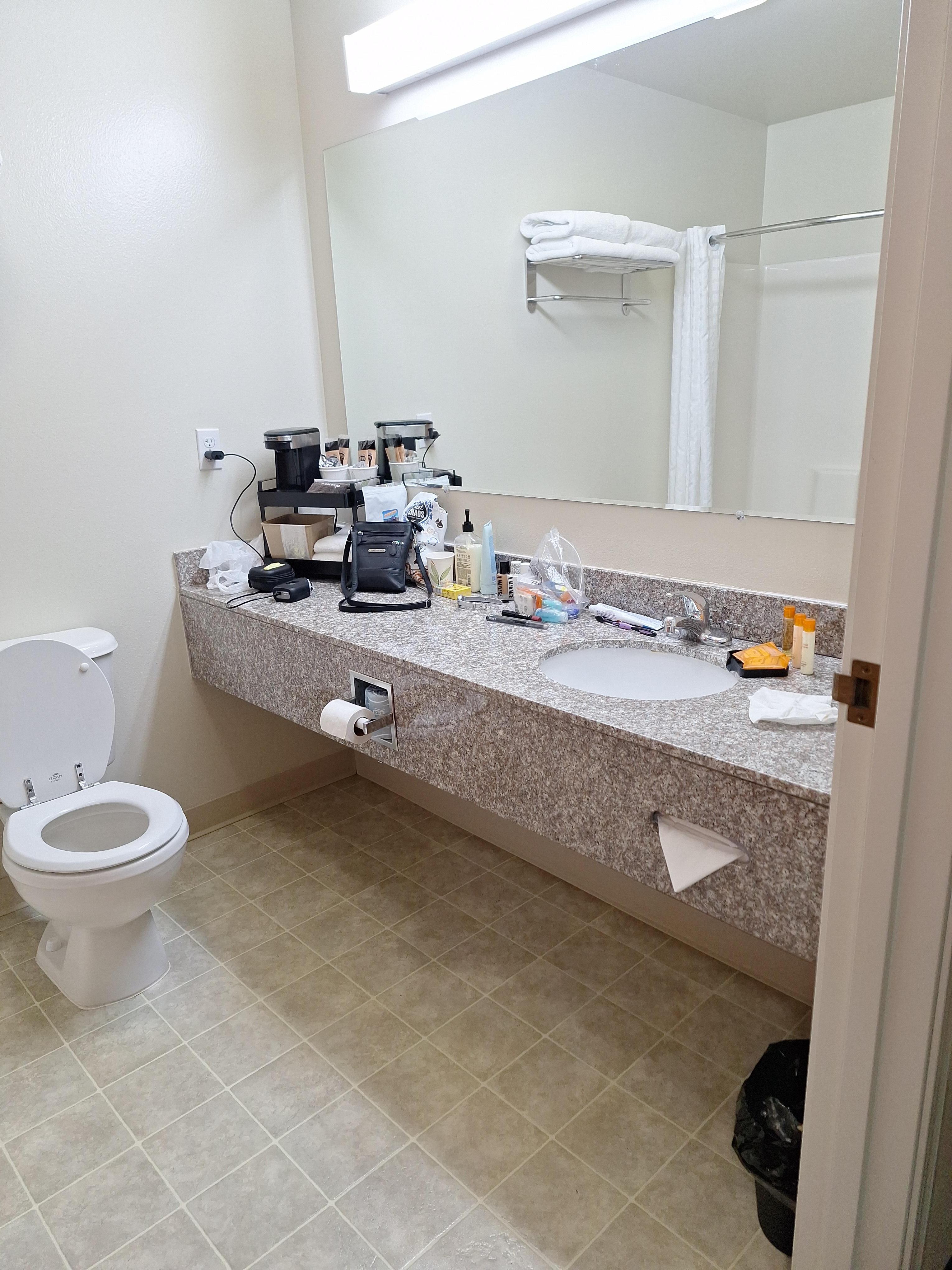 Nice big bathroom!
