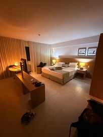 Quarto amplo, confortável e muito bem limpo !