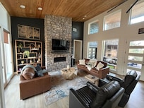 Beautiful and cozy livingroom.