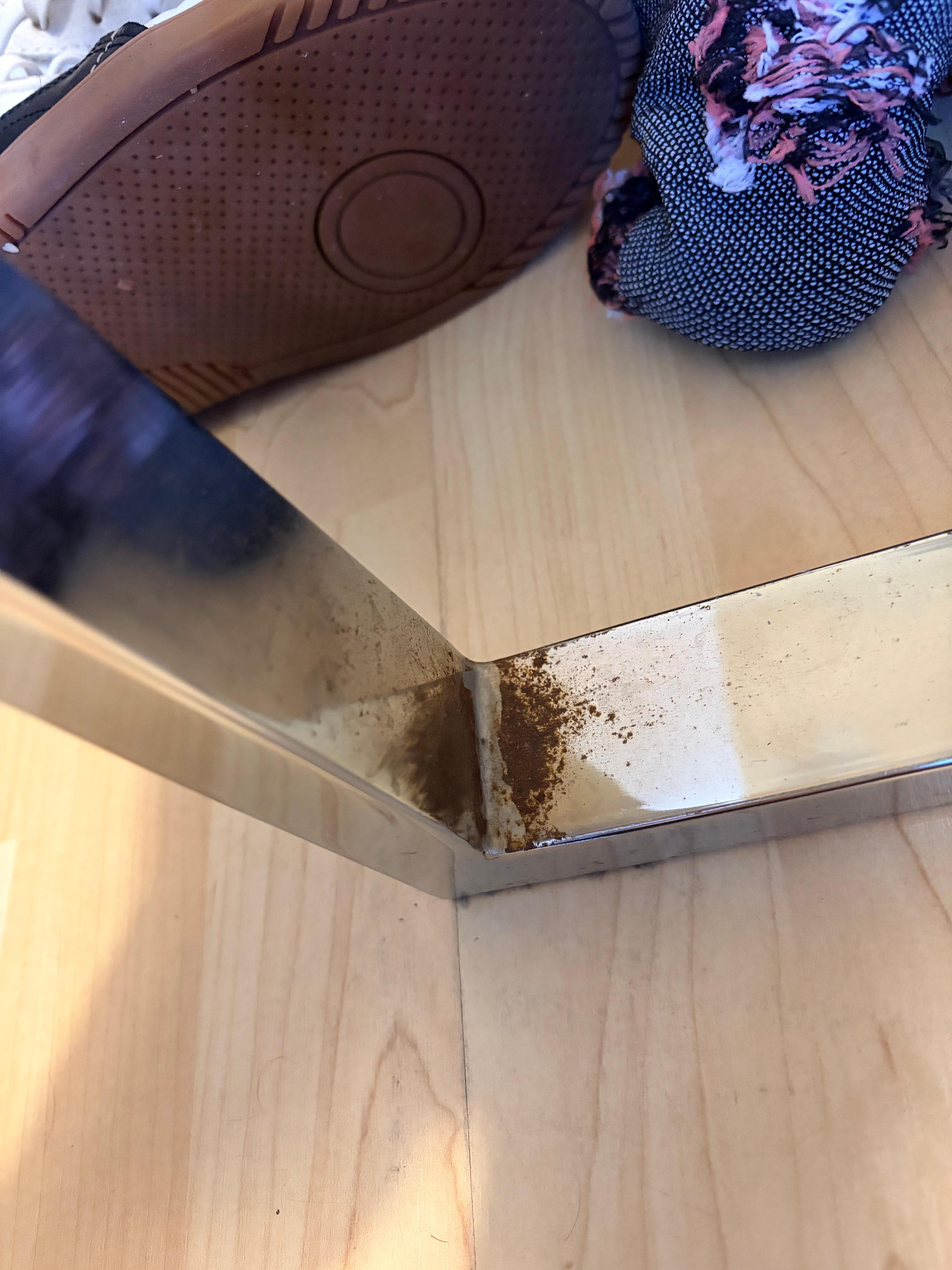 metal frame around tub was rusting and dirty