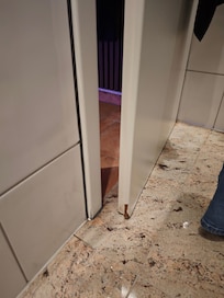 Aufgequollene BadezimmertĂŒr