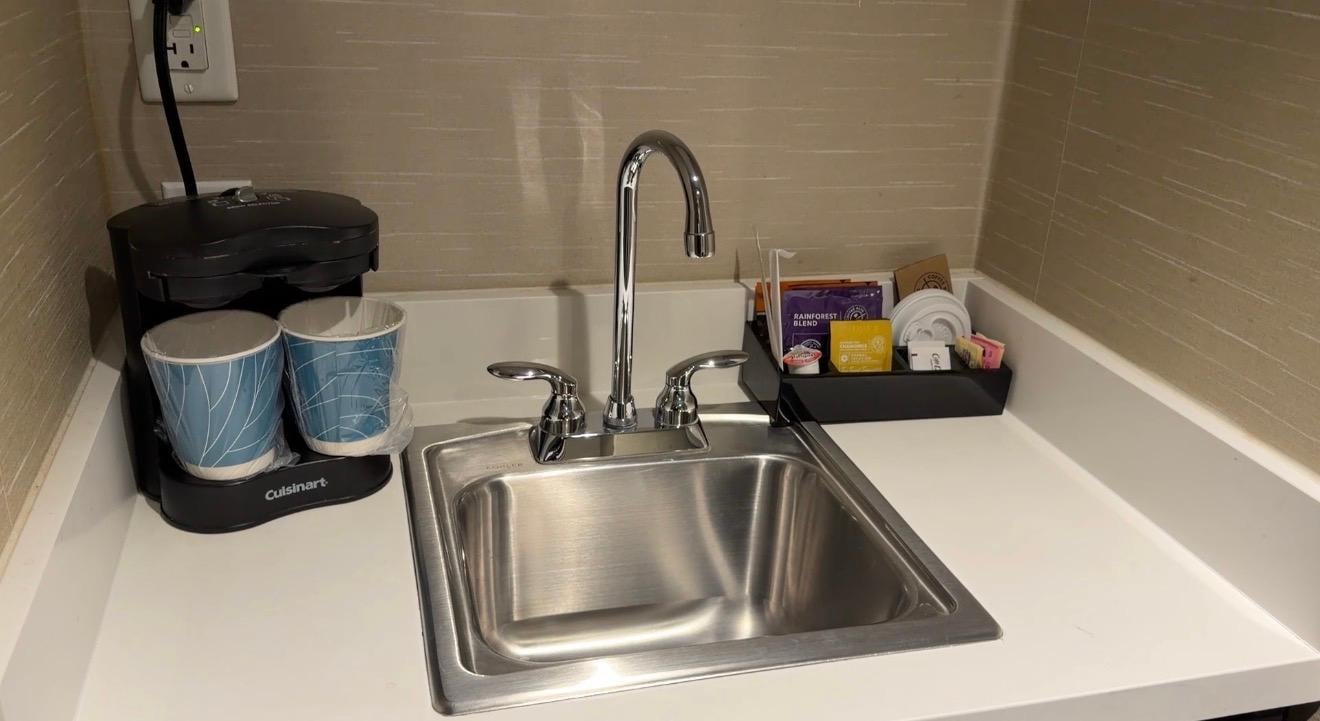 Small sink and coffee machine