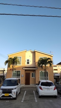 1階、2階に部屋が8つあり、駐車場はアパート前に4台、30mくらい離れた所に4台あります。
木造ですが、5日の間に他の方の音が聞こえたことはありません。