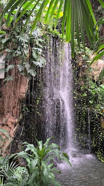 Wasserfall in der Lobby