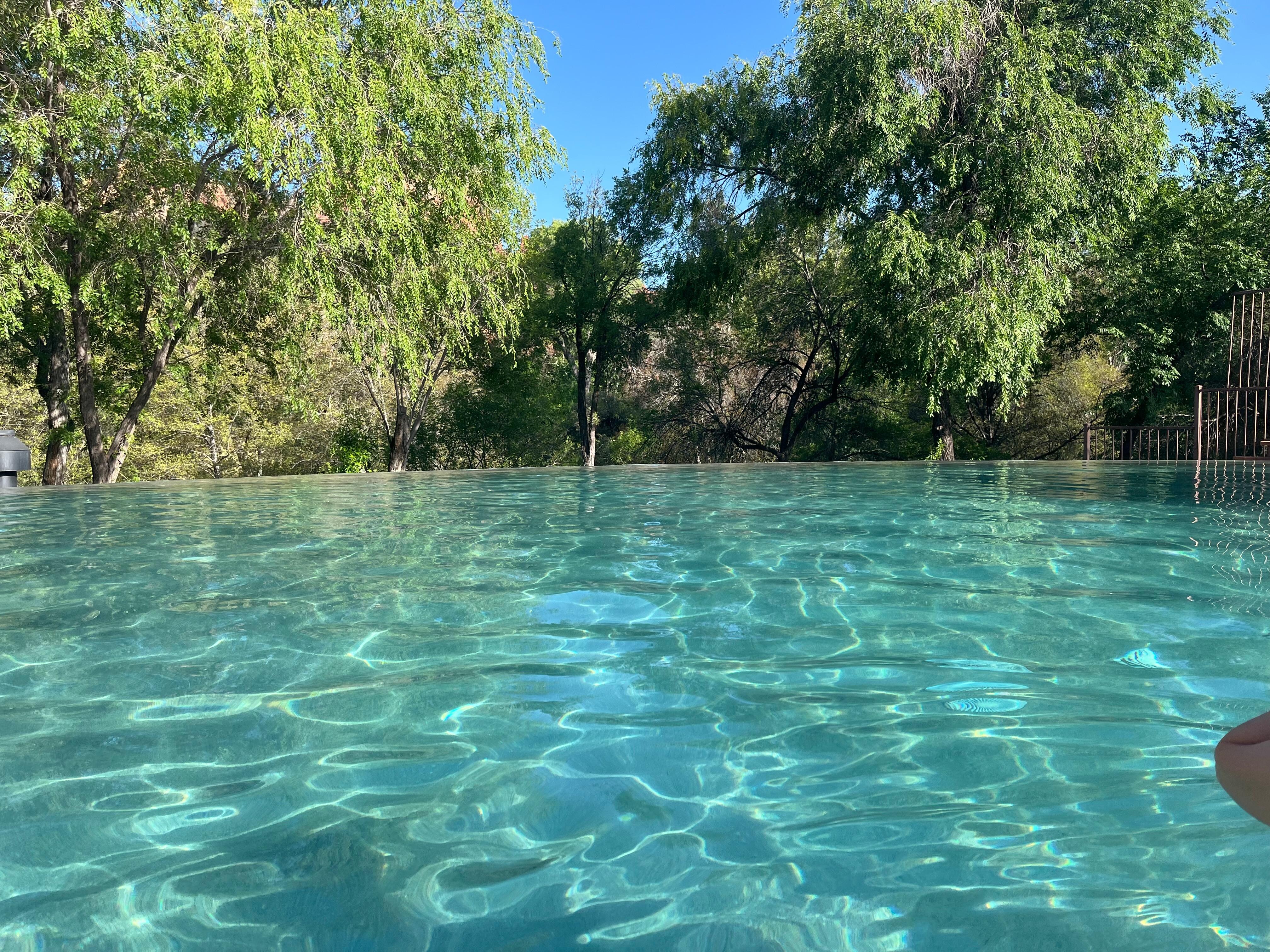 Infinity edge pool