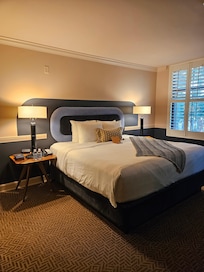 King bedroom with views of Market Square.