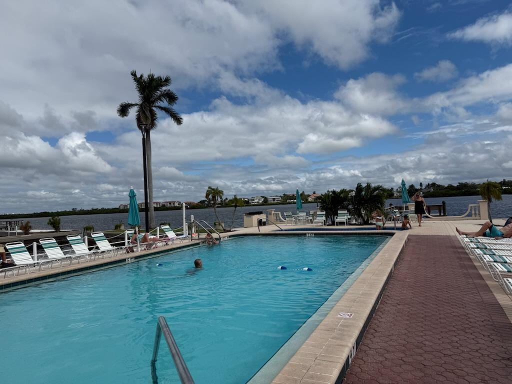 Pool on the bayside 
