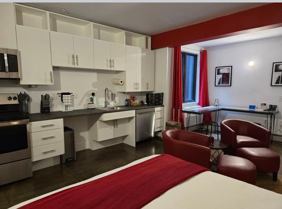 Loved the layout. Would comfortably house 2. I traveled solo and was more than happy with the accomdations.