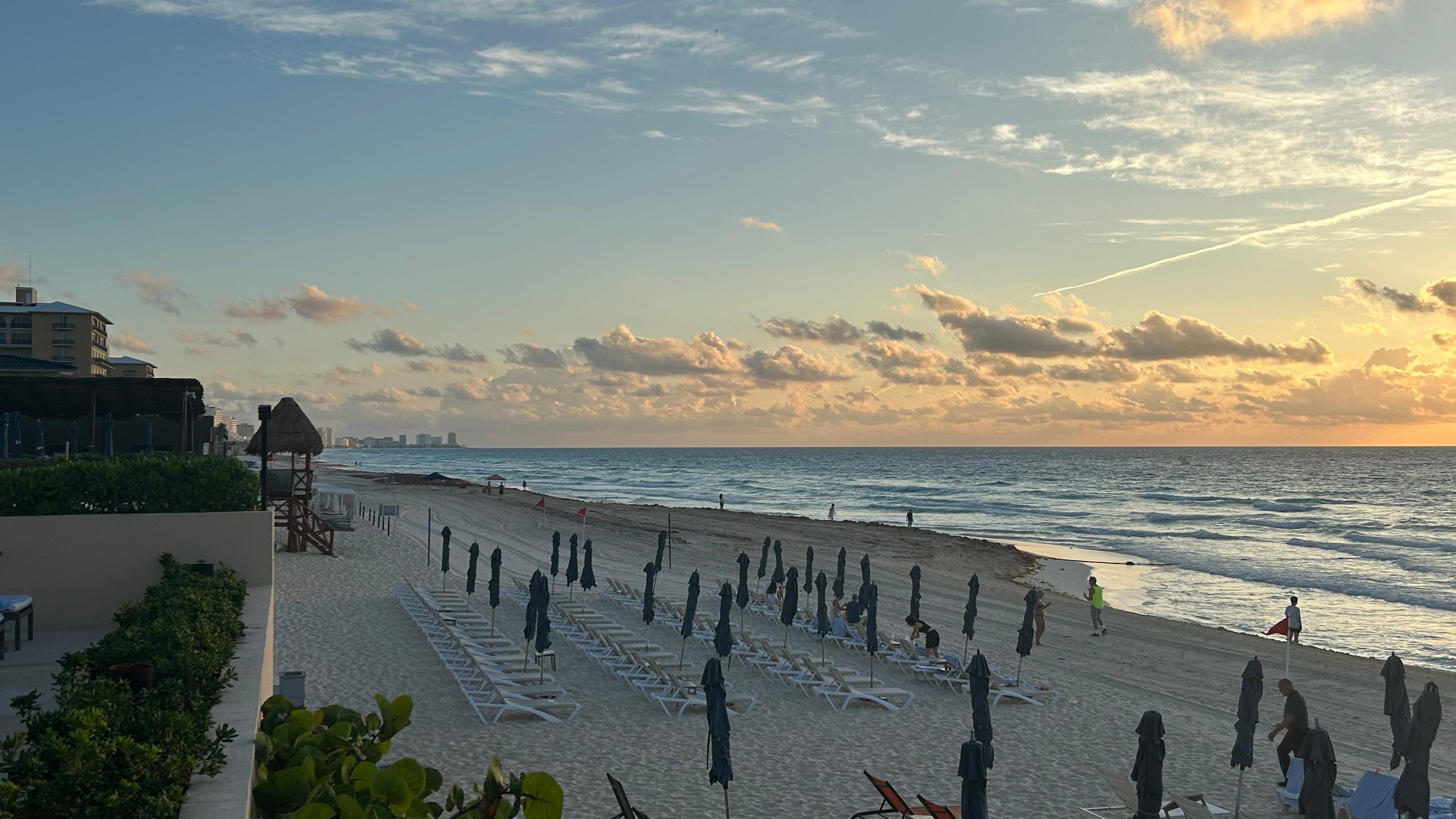 La plage bec souvent drapeaux rouges 