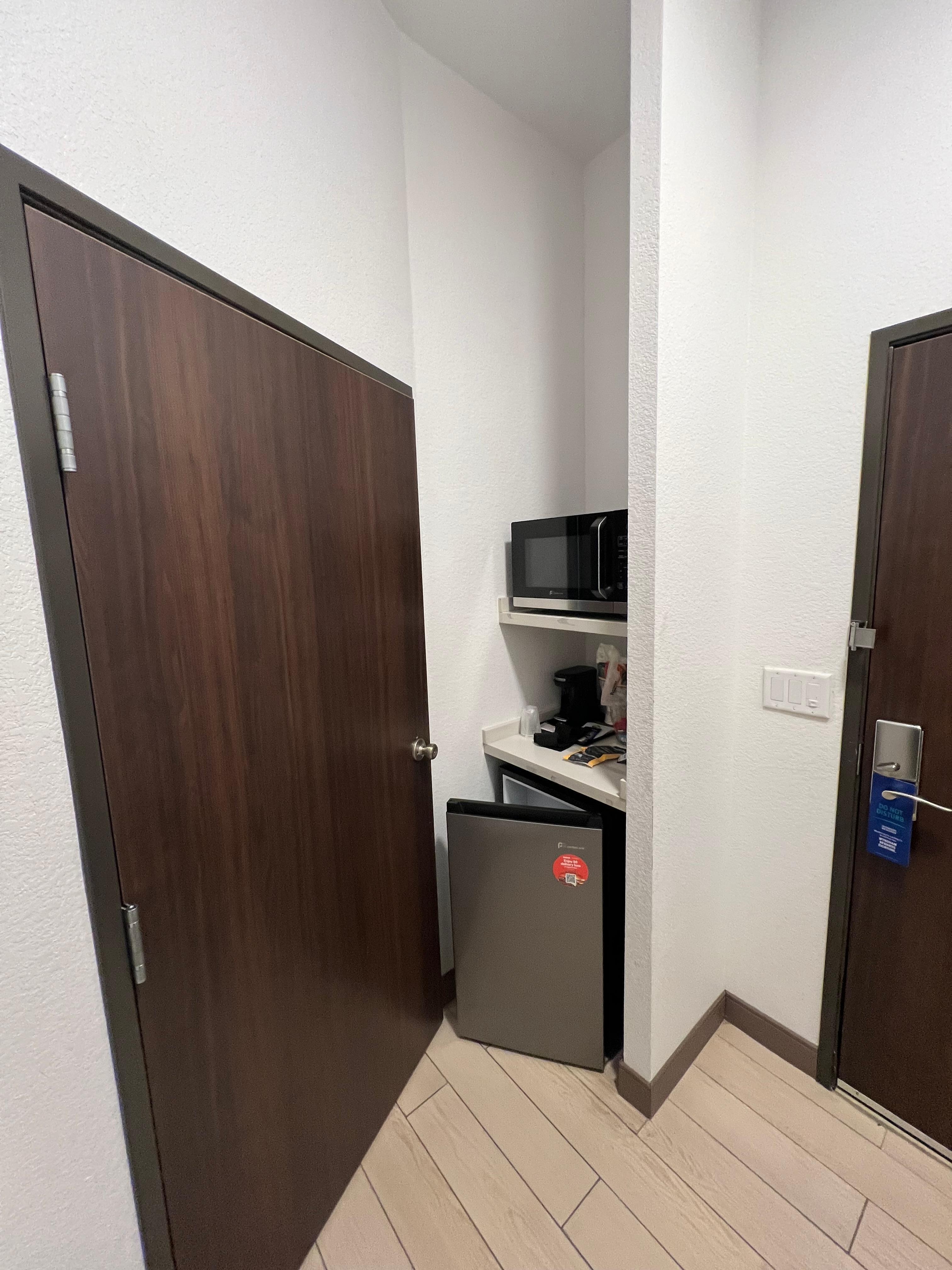 What is with the set up? That’s the bathroom door opens right against the refrigerator. 