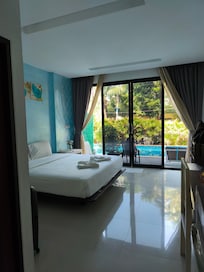 3 rum på bottenvåningen med privata stolar