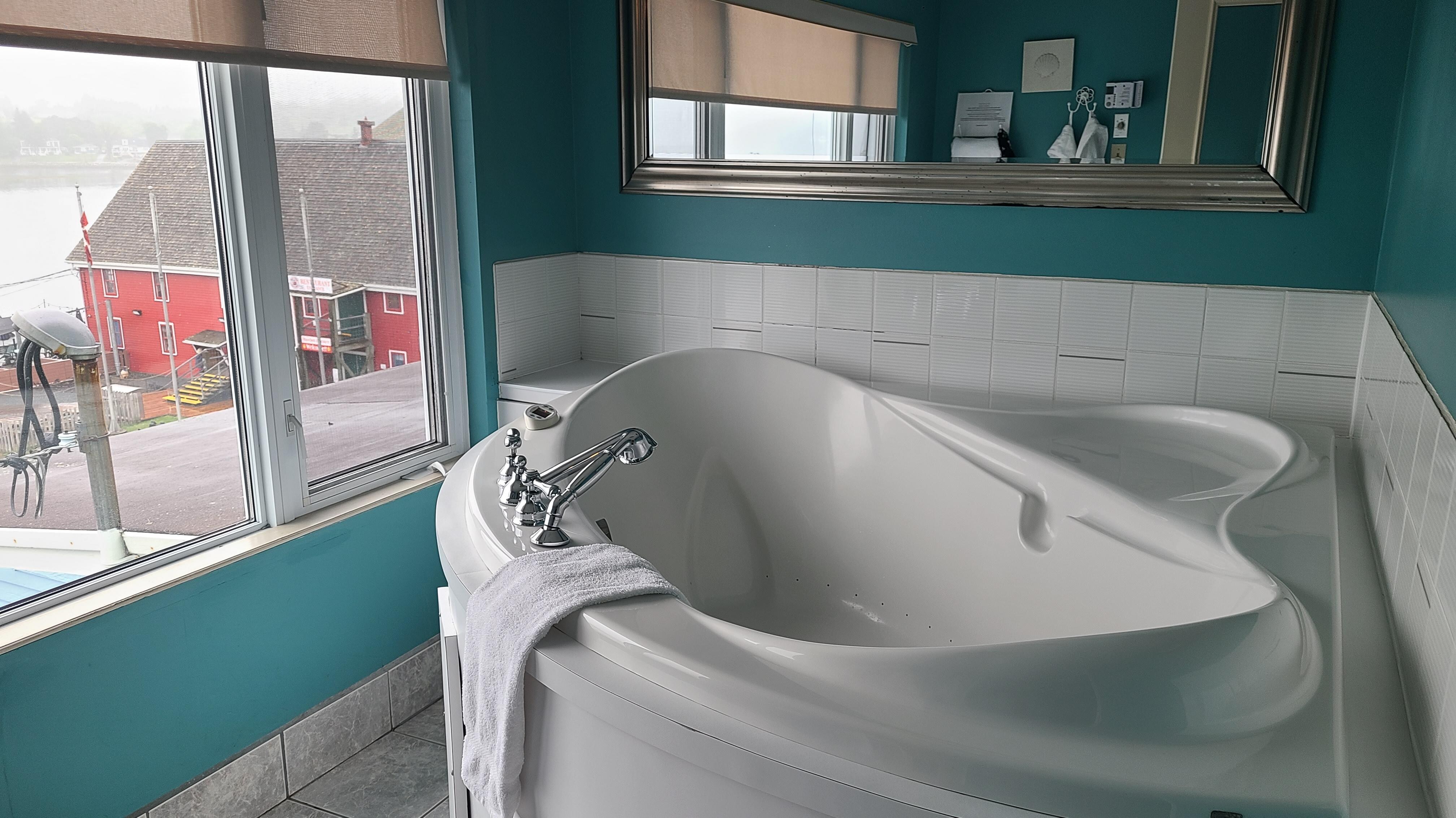 Hot tub 