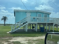 Cute house . Palm tree in background. ❤️🏖️