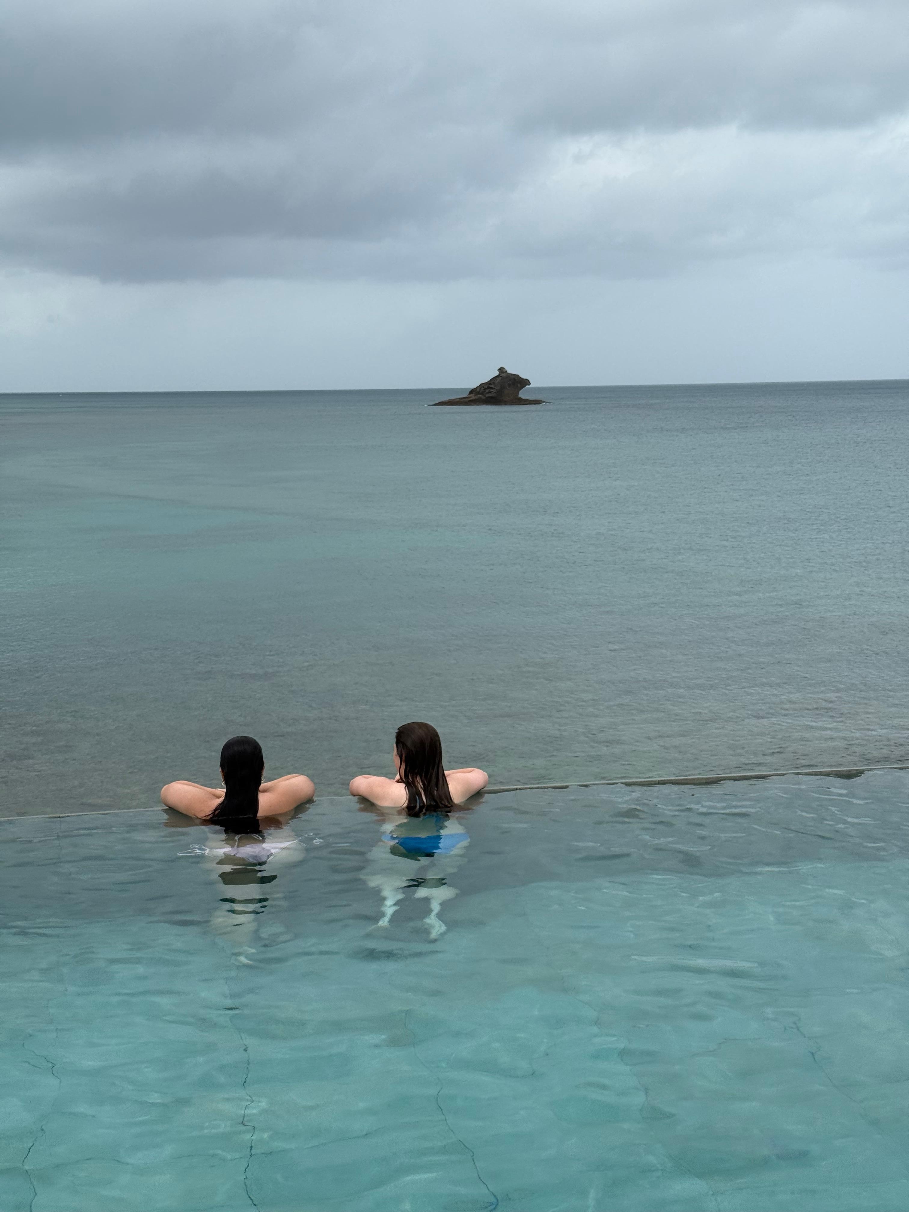 Infinity pool
