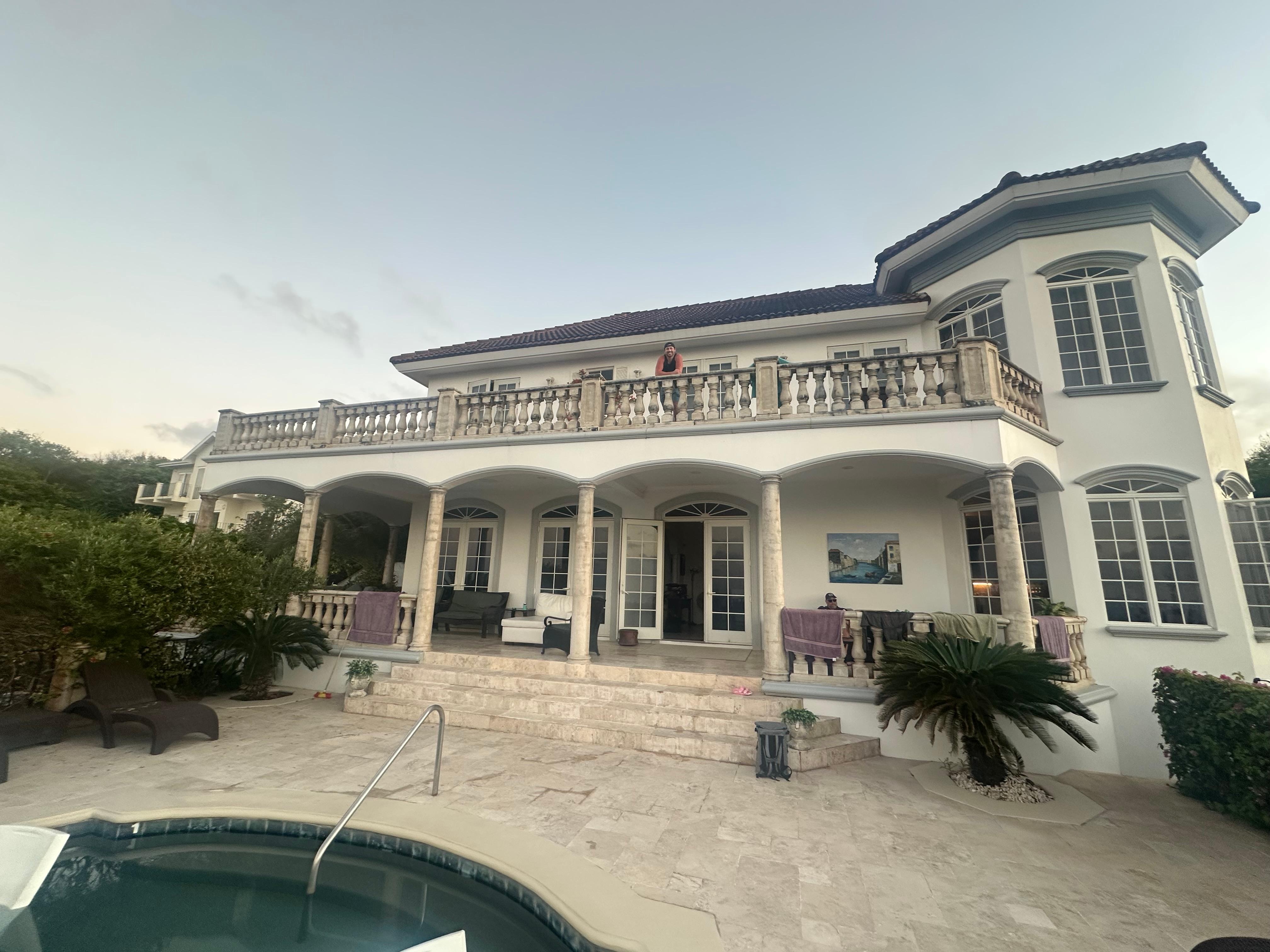 Back of the home from the pool. 