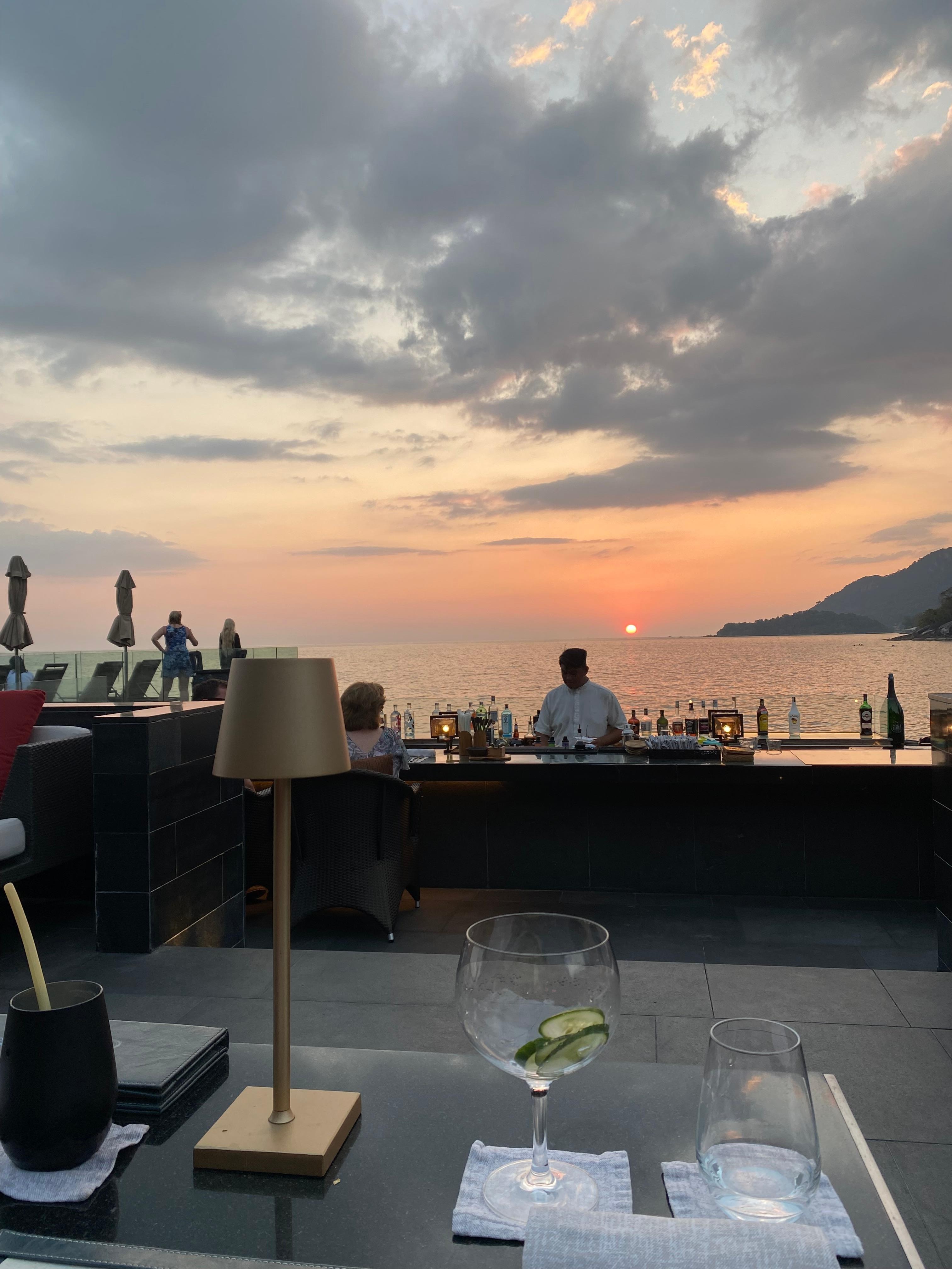 Horizon bar sunset