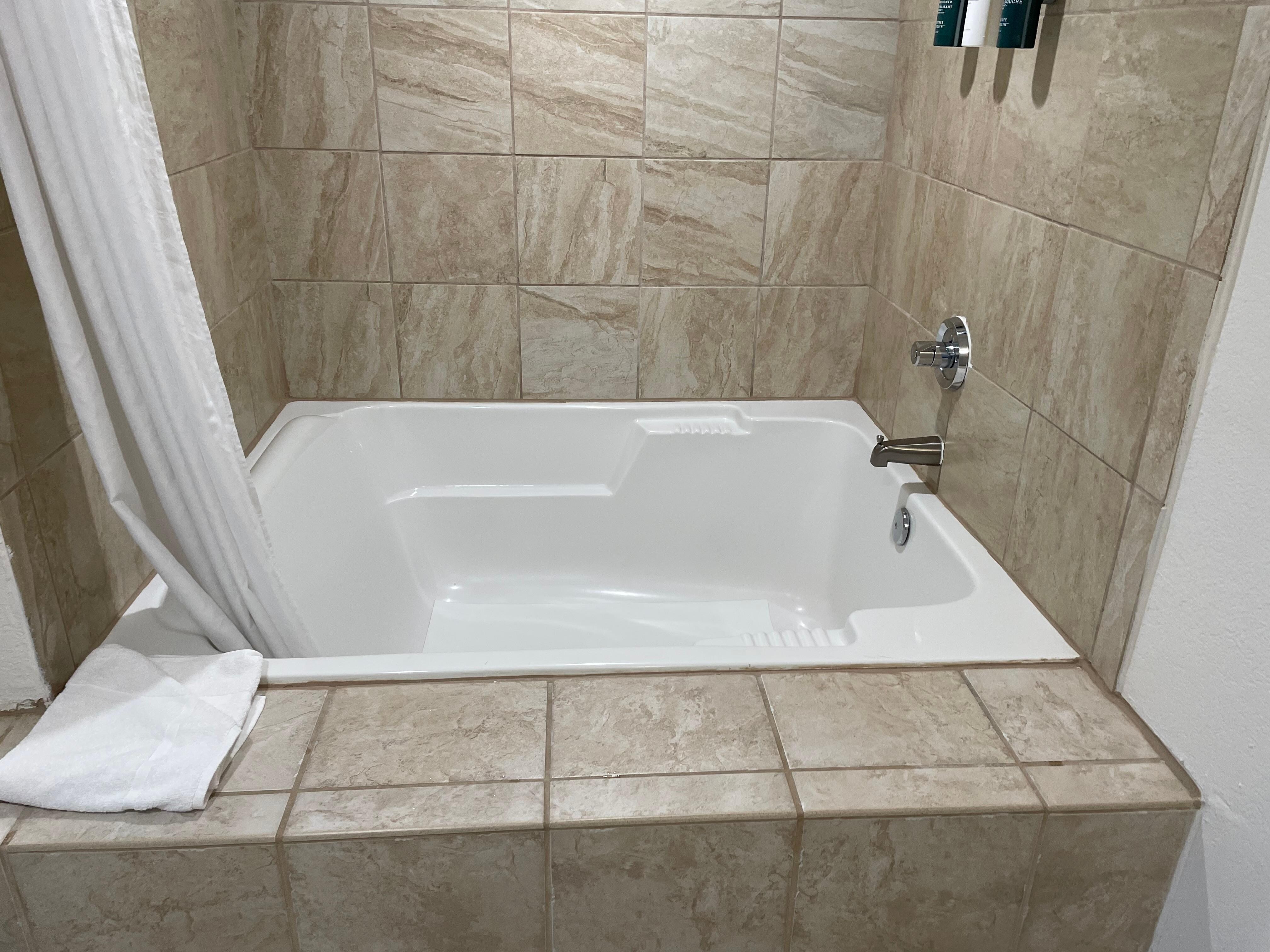 Bathtub that has wide ledge to step over