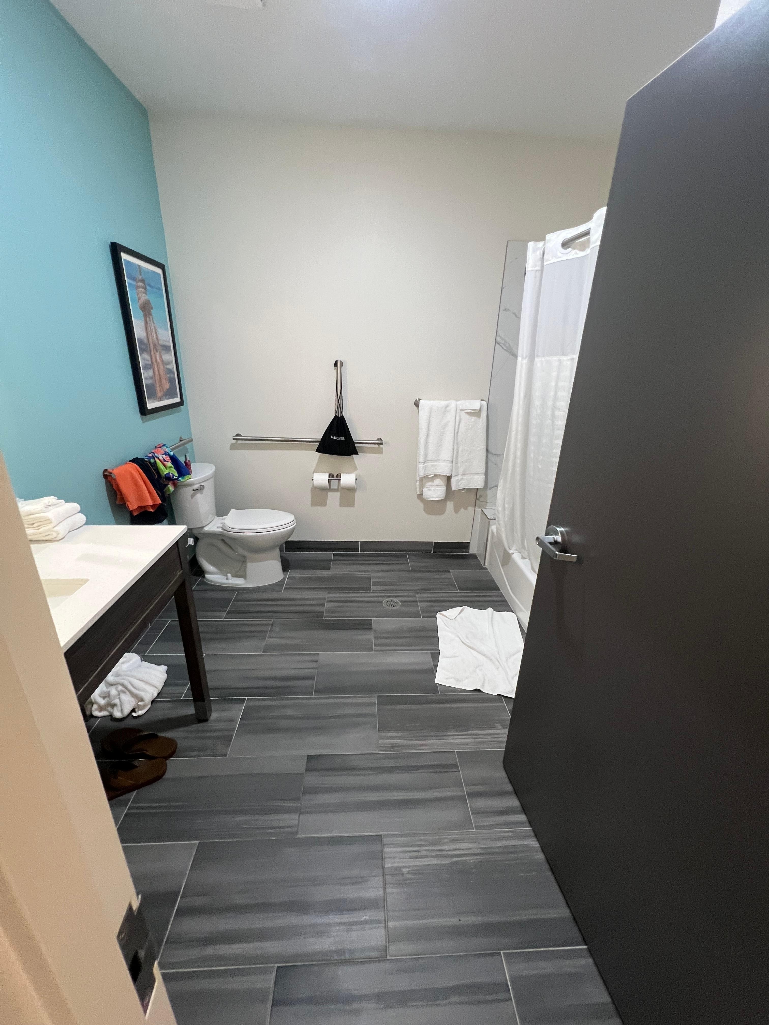 Very clean, nice bathroom