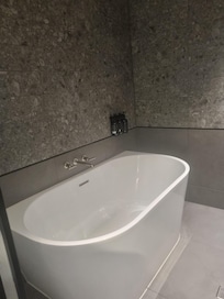 Ooooh...love a bathtub! 🥰