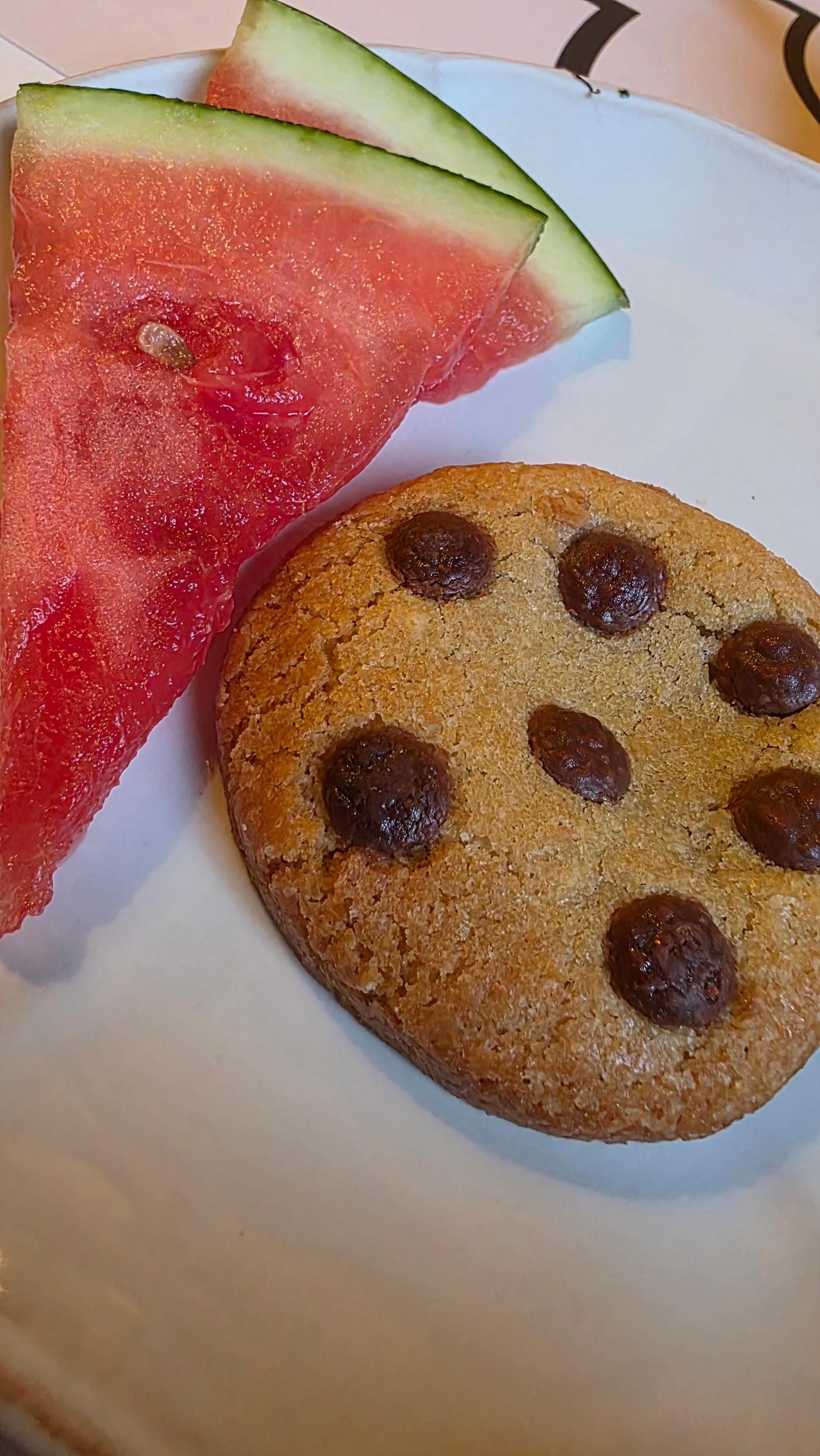 Good cookies and fresh fruit too