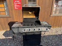 Grill with propane on side of cabin 6. September 2025