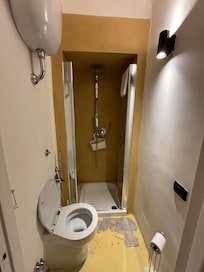 Salle de bain de placard