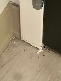 Dirty floors - obvious they didn’t clean after reporting the glass!